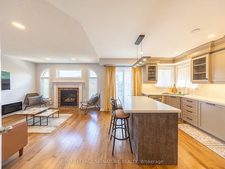 2299 Yorktown Cir — Photo 8