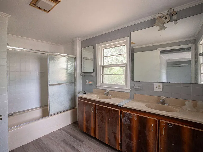 5570 Keith Rd — Photo 12