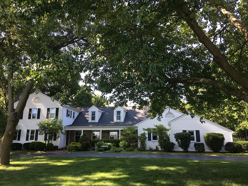 1st image of 581 W Wayne Ave
