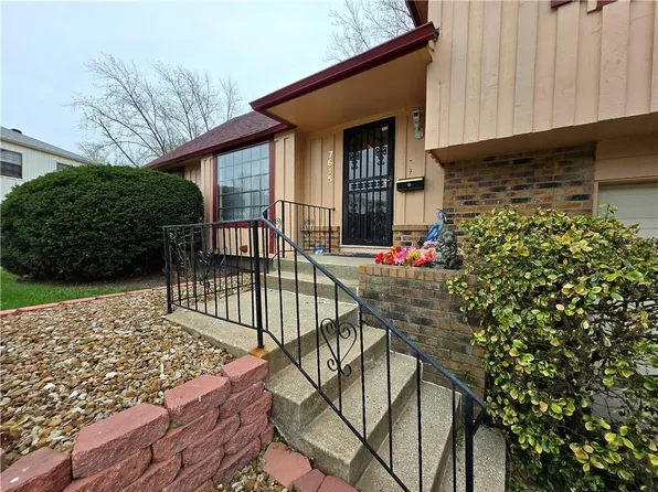 7615 W 95th St, Overland Park, KS 66212