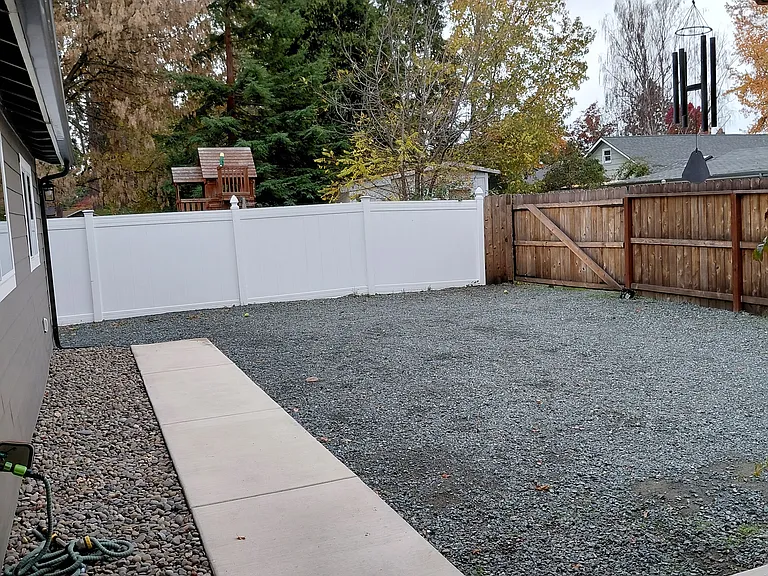 411 SW Westholm Ave — Photo 36