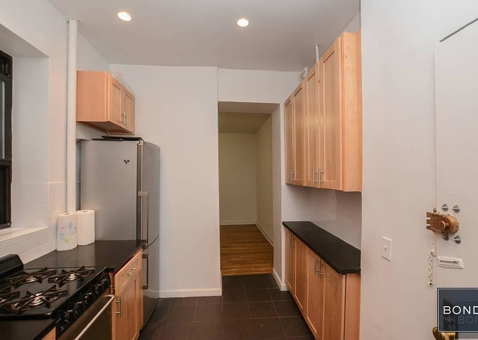 1st image of 326 E 91st St #16