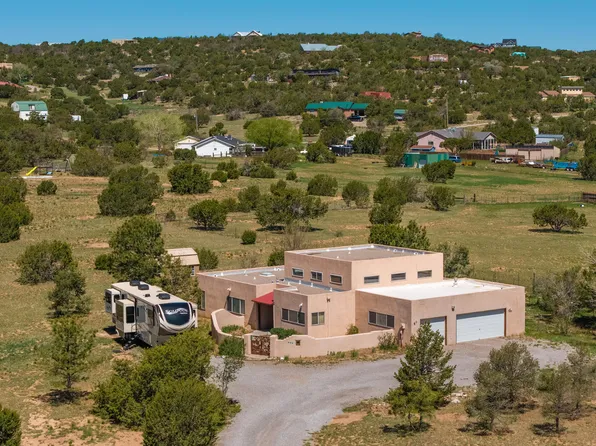 27 Abajo Dr, Edgewood, NM 87015