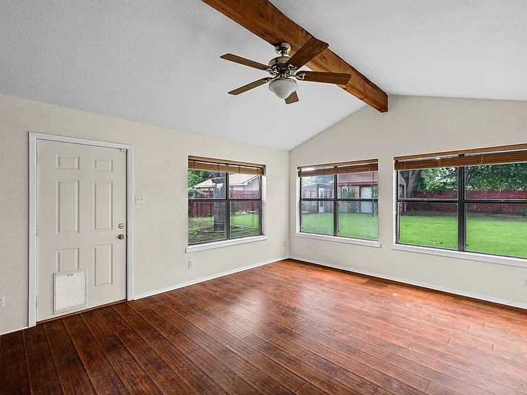 1017 Meadowlark Ln — Photo 13