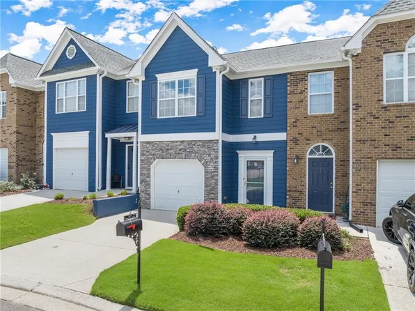 6252 Shoreview Cir, Flowery Branch, GA 30542
