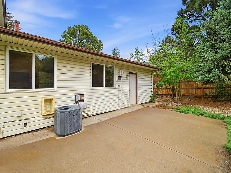 4935 Montebello Dr — Photo 25