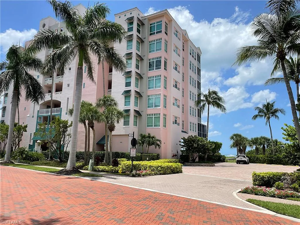 2 bed, 2.0 bath, 1726 sqft, $9,700 — Photo 1