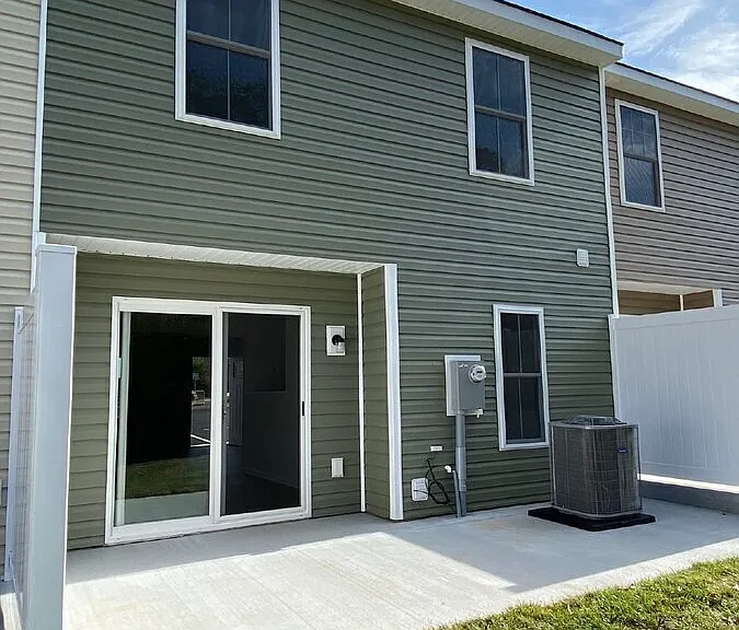 2783 Rowe St — Photo 3