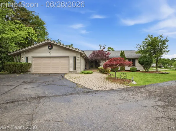 23511 Cliffview Ct, Farmington Hills, MI 48336