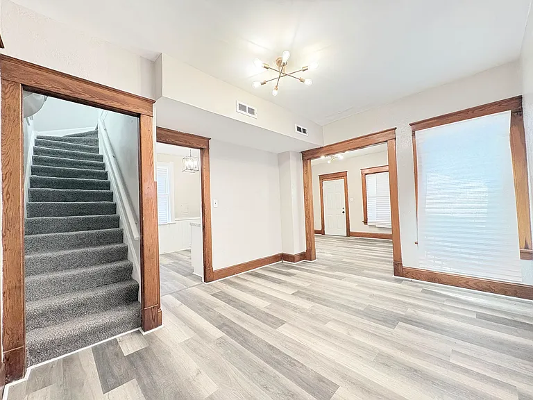 217 Everett St — Photo 2