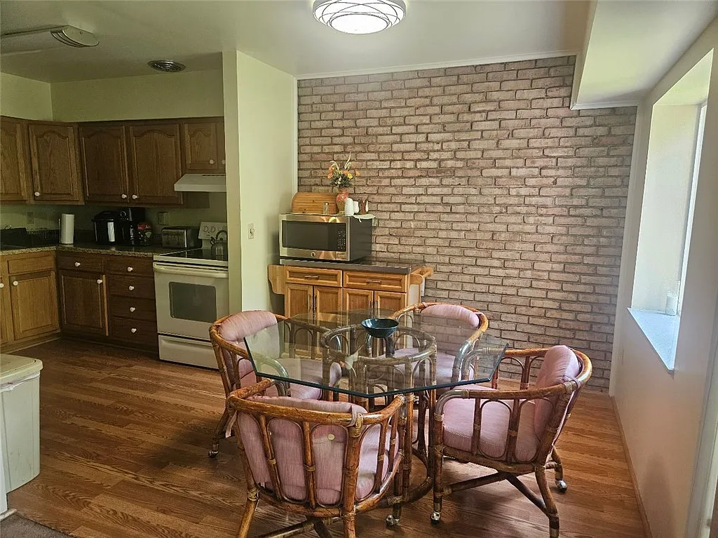 2 bed, 1053 sqft, $1,400 — Photo 4