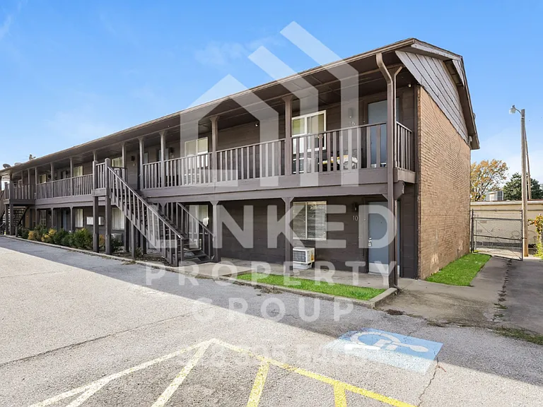 Kimberly Apartments — Photo 10