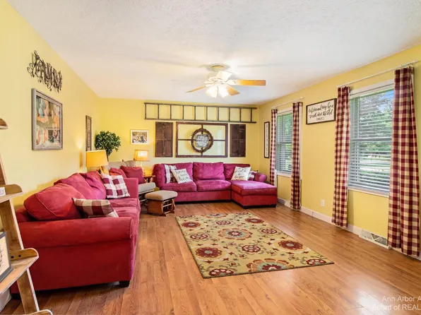 1195 Hayball Rd, Jackson, MI 49201