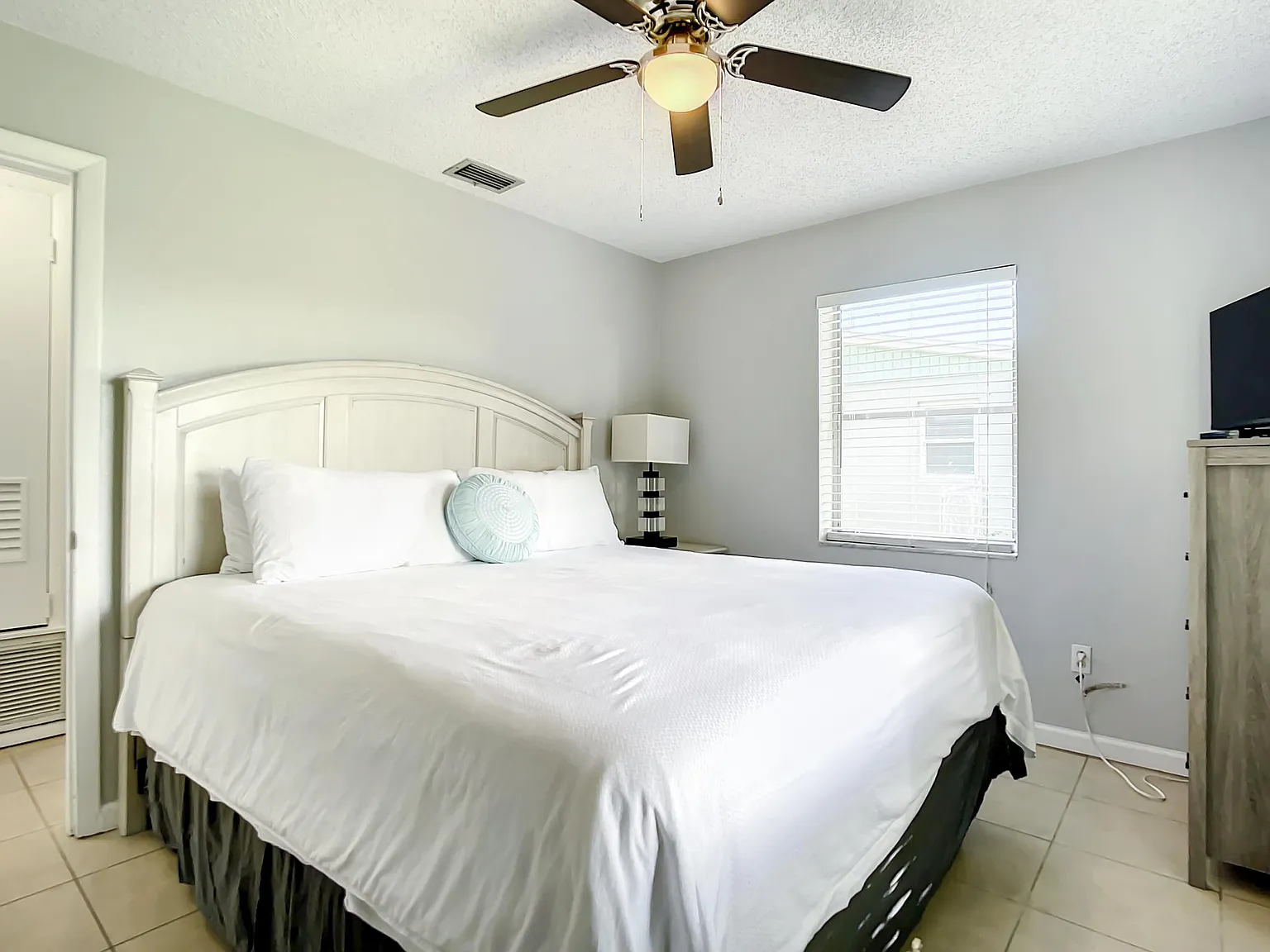 3 bed, 1385 sqft, $1,700 — Photo 1