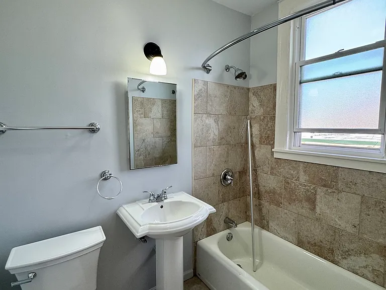 3218 W Catalpa Ave #2 — Photo 17