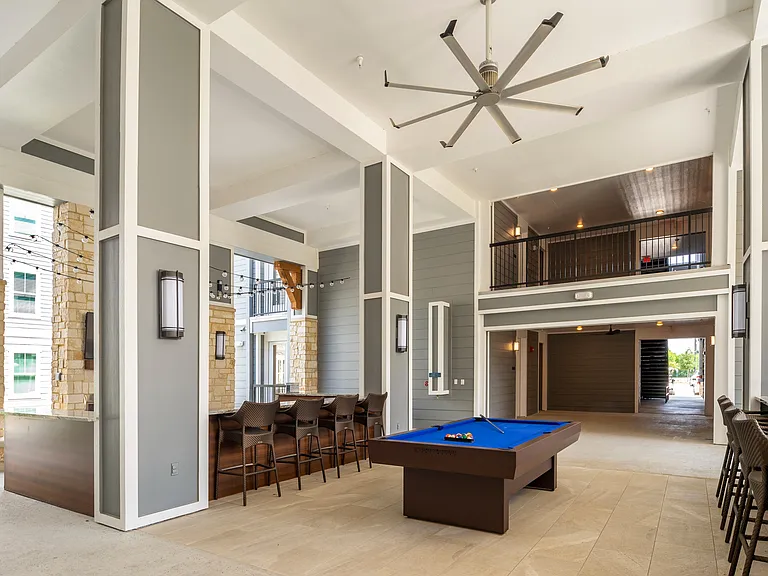 Lakeside Row Apartments — Photo 9