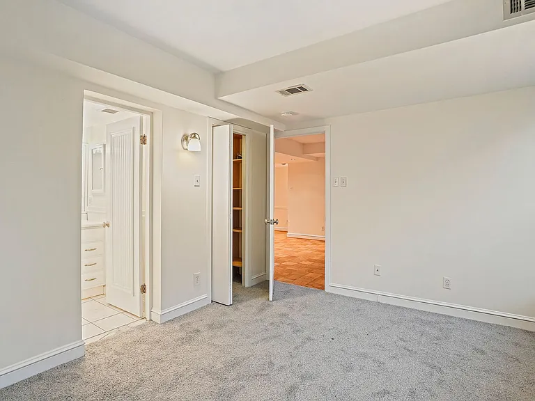 2501 K St NW #1B — Photo 19