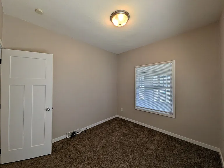 2120 Capitol Ave — Photo 11