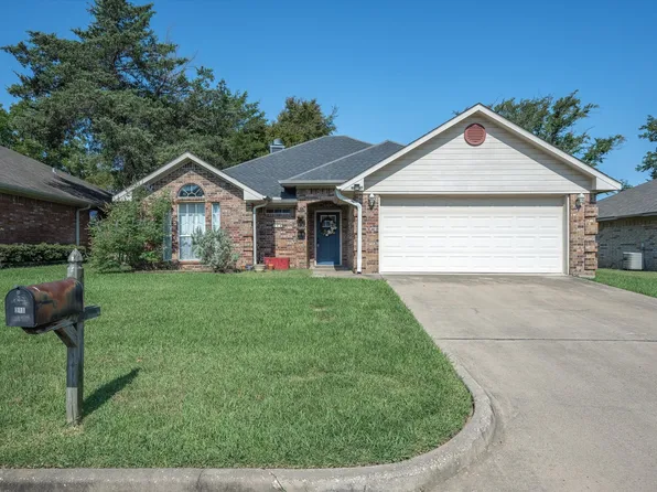 318 River Oaks Ln, Canton, TX 75103