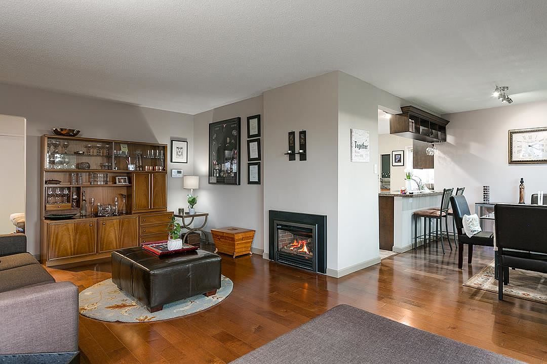 766 Montroyal Blvd North Vancouver V7r 2g5 Mls R Zillow