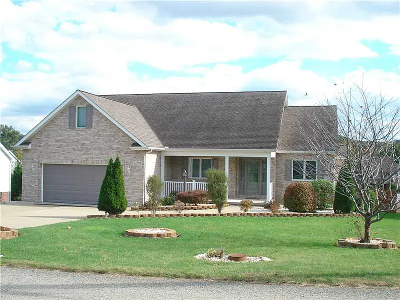 452 Constitution St photo 1