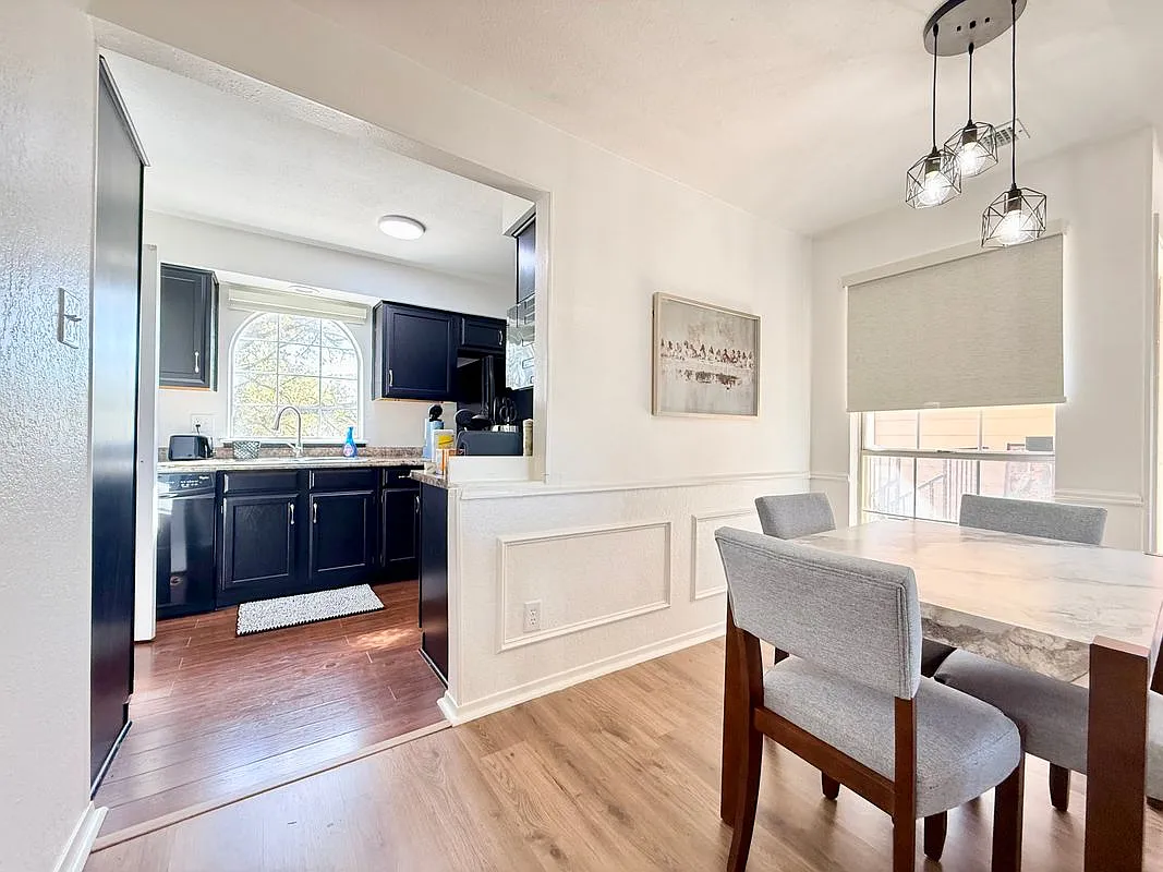 2 bed, 1.0 bath, 867 sqft, $2,800 — Photo 3