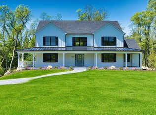 1289 Crandall Rd, Tiverton, RI 02878