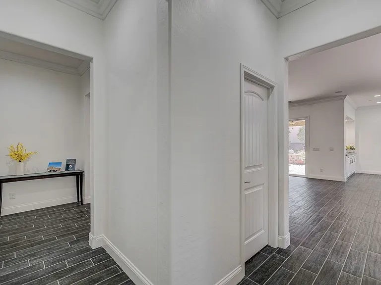 933 Everest Peak Ave — Photo 20