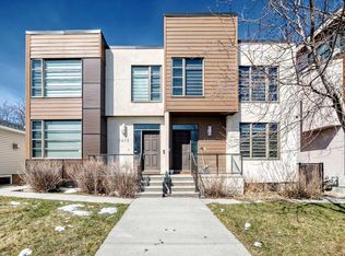 2412 28th Ave SW, Calgary, AB T2T 1K9