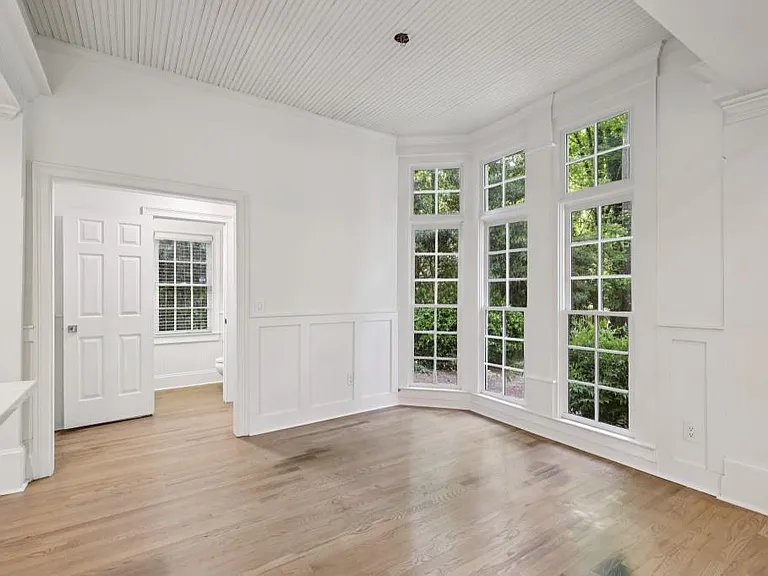 1905 Gainsborough Dr — Photo 27