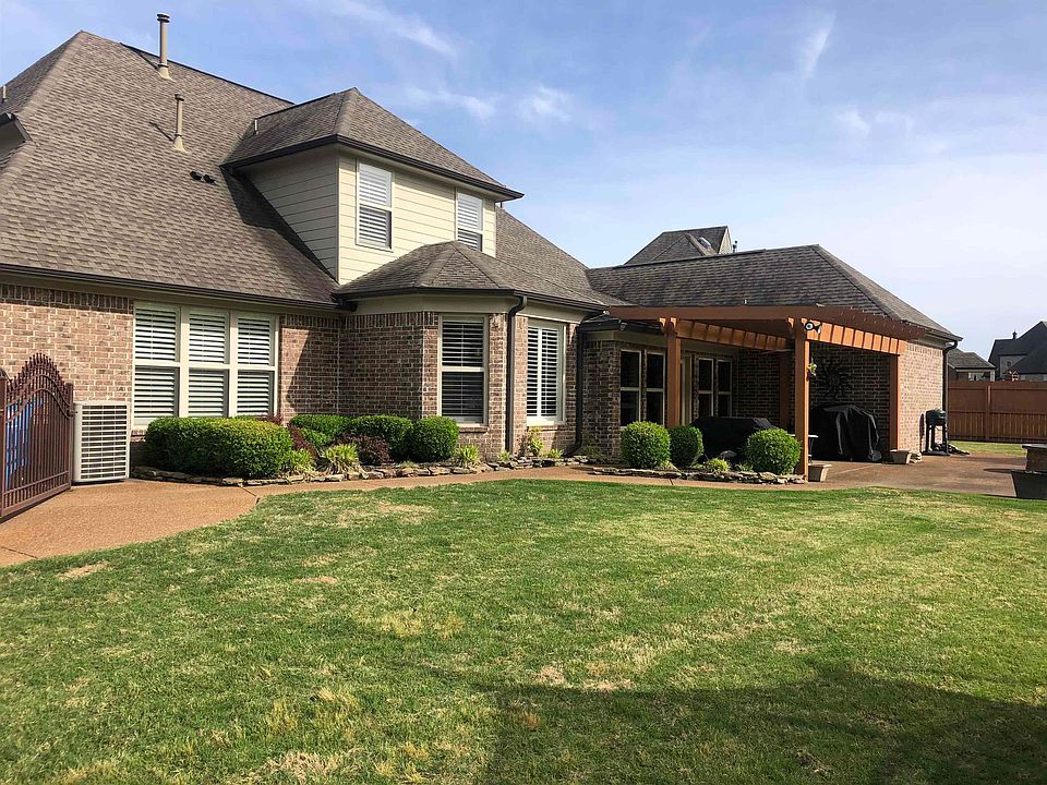 2nd image of 6015 Windsor Oak Dr