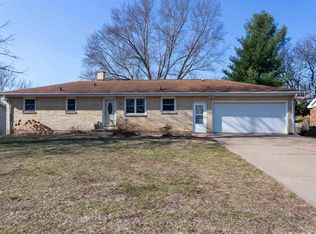875 Kelly Ln, Dubuque, IA 52003