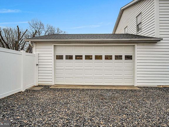 4th image of 7 Clear Springs Rd