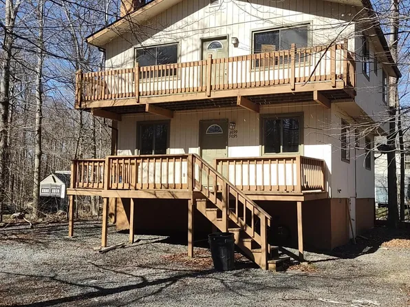 9095 Idlewild Dr, Tobyhanna, PA 18466