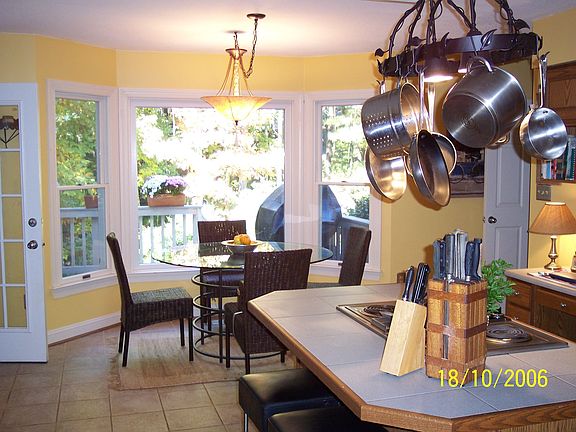 eat in kitchen