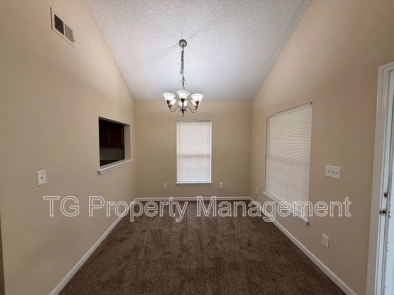 747 Broxton St — Photo 2