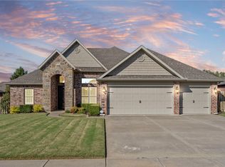 5702 S 63rd St, Rogers, AR 72758