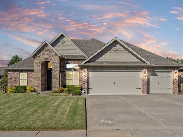 5702 S 63rd St, Rogers, AR 72758