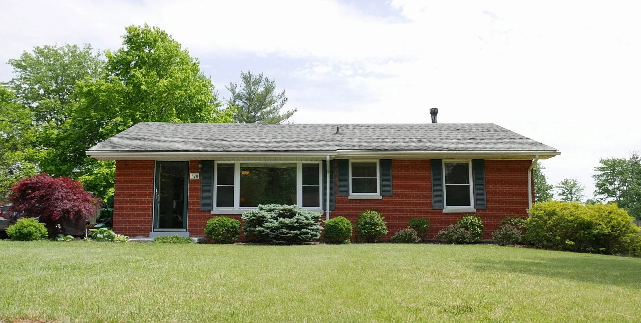 728 Crescent Way photo 1
