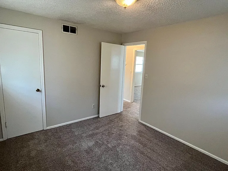 708 N Norman Ave — Photo 13