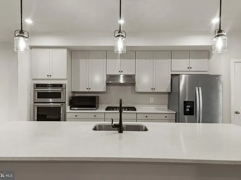 113 Lentz Ln — Photo 3