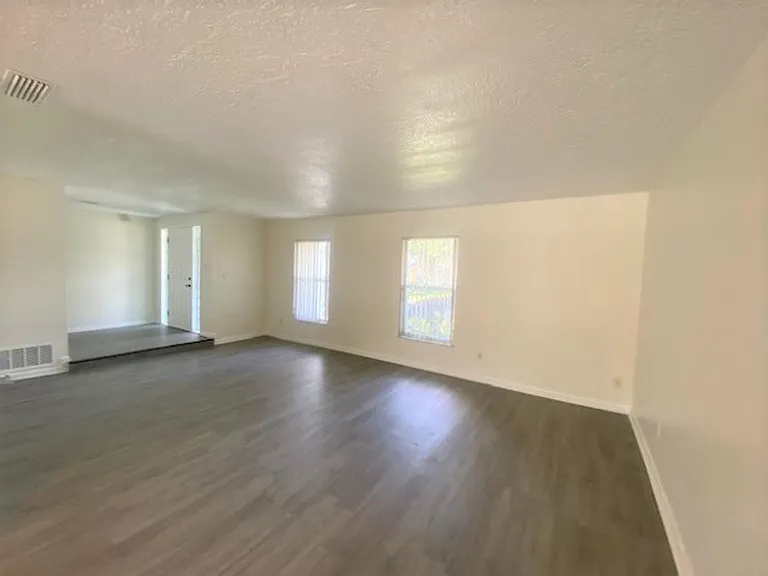 2114 Winnebago Trl — Photo 4