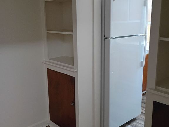 5th image of 2435 W Bancroft St APT 11