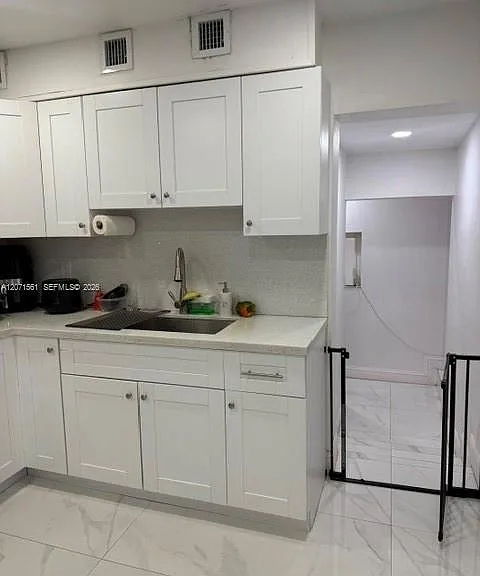 846 W 32nd St #1 — Photo 9