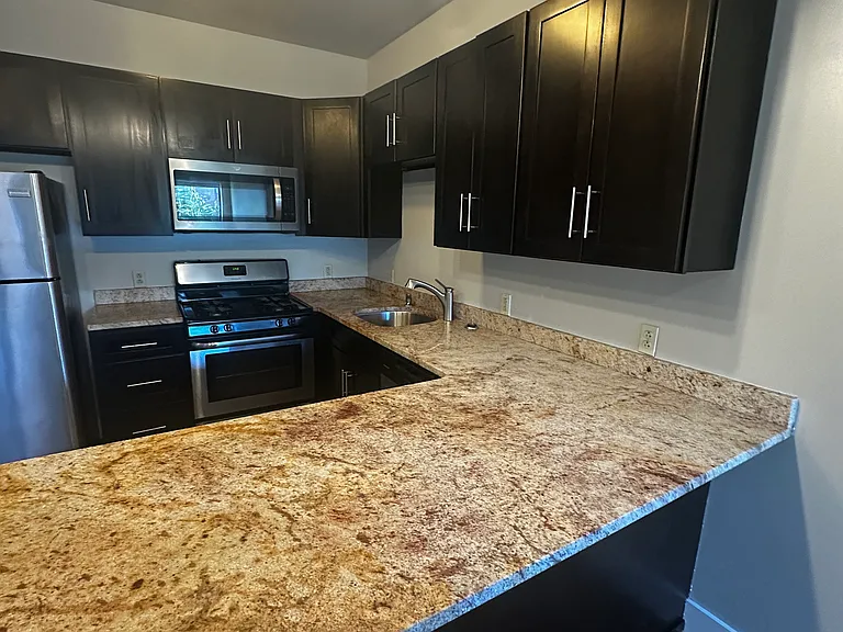 700 New St #102 — Photo 10