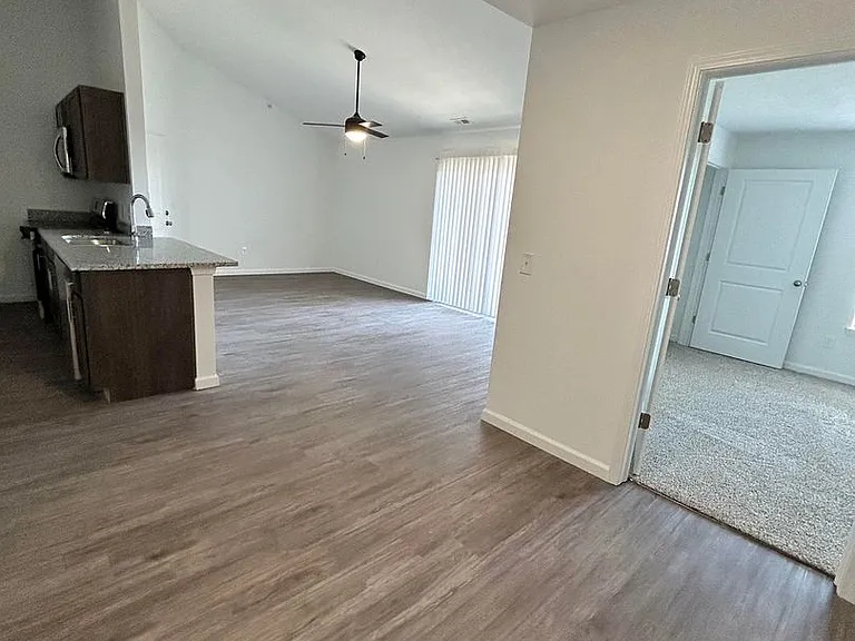Sagamore Winds Apartments — Photo 41