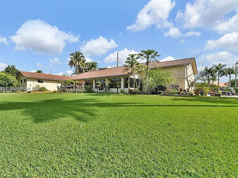 5425 SW 190th Ave — Photo 3