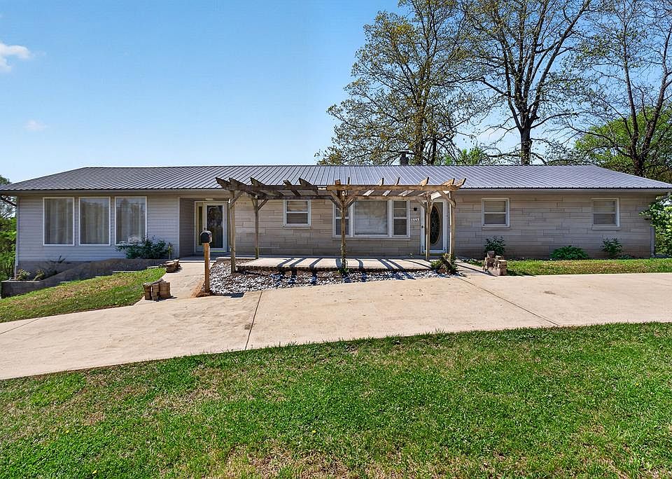 1st image of 463 Franks Ferry Rd