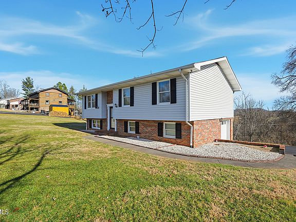 5th image of 2660 Warren Dr