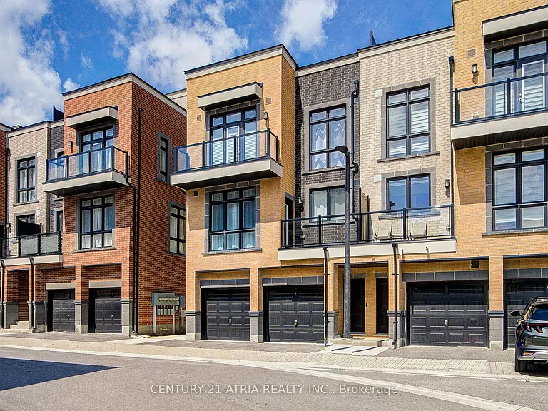 1 Bond Cres #1 — Photo 1